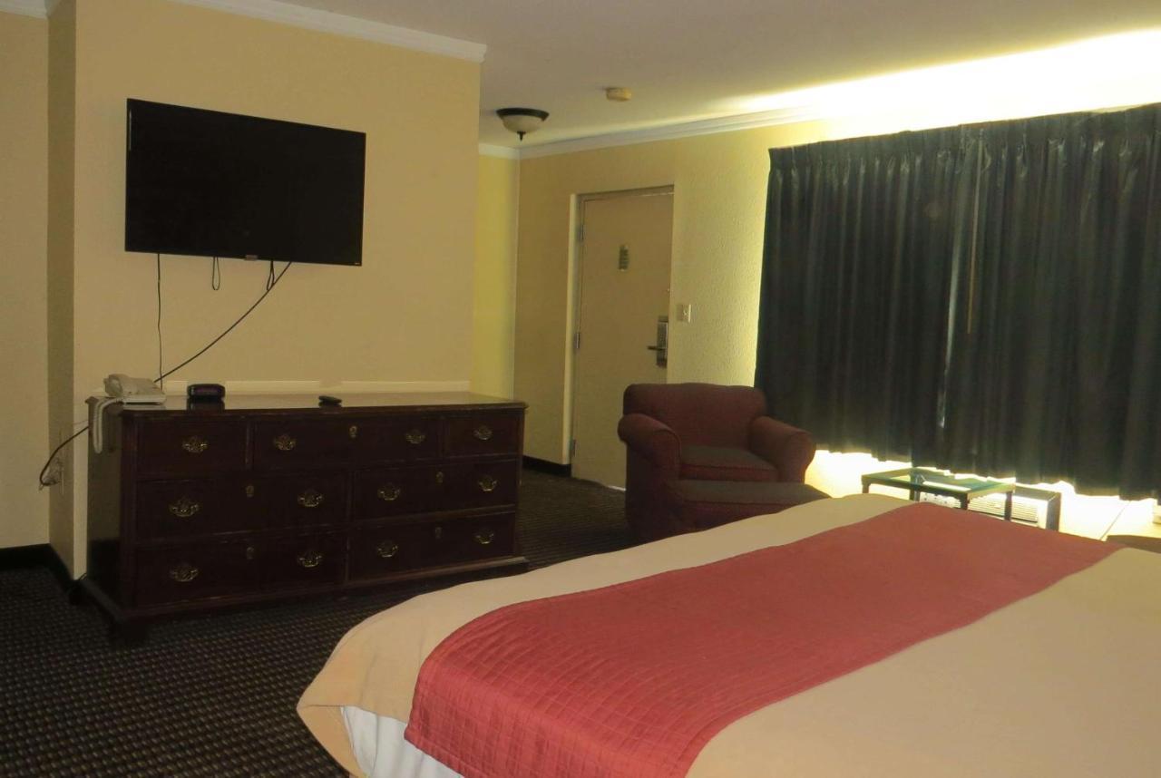 Travelodge By Wyndham Stratton Exterior foto