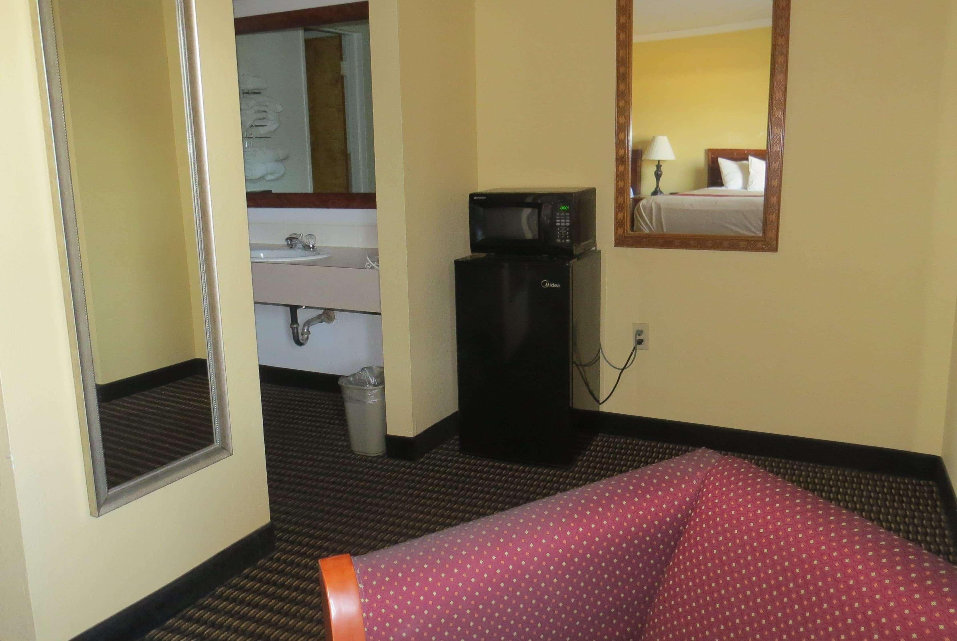 Travelodge By Wyndham Stratton Exterior foto