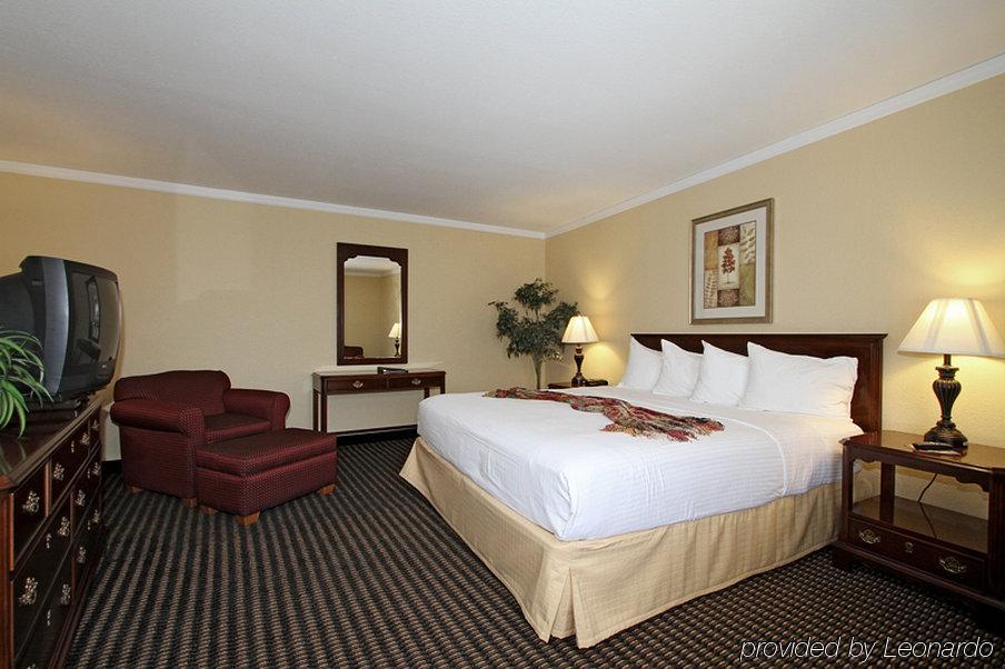 Travelodge By Wyndham Stratton Habitación foto